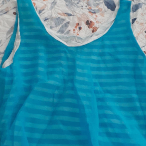 Tops - Picture 5 of 5